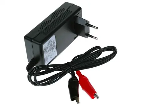 AVACOM Nabíjačka WILSTAR 12V 1.8A pre olovené AGM &amp; GEL akumulátory (7 - 23Ah)