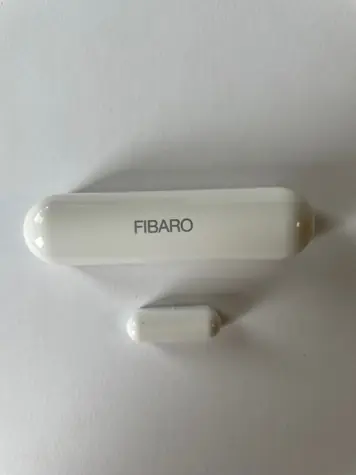 Fibaro Senzor 2 na okná a dvere biela / Bluetooth / kompatibilný s Apple HomeKit