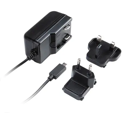 Akasa AK-PK15-02CM / kompaktný napájací adaptér s USB-C / 5V / 3A / 15W / 1.5m