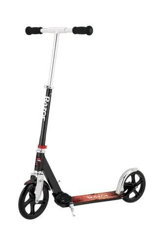 Razor 13073067 A5 Lux čierna / od 8 rokov
