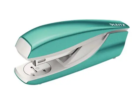 Leitz NeXXt Wow 5502 Stolová zošívačka ľadovo modrá / 3 mm / až 30 listov / P3 24|6 & P3 26|6 