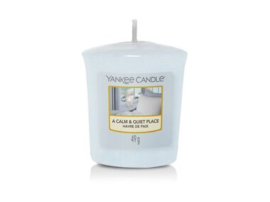 Yankee Candle A calm &amp; quiet place vonná sviečka votívna 49g / doba horenia: až 15h