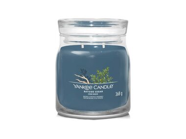Yankee Candle Signature Bayside Cedar stredný pohár 368g / doba horenia až: 50 h