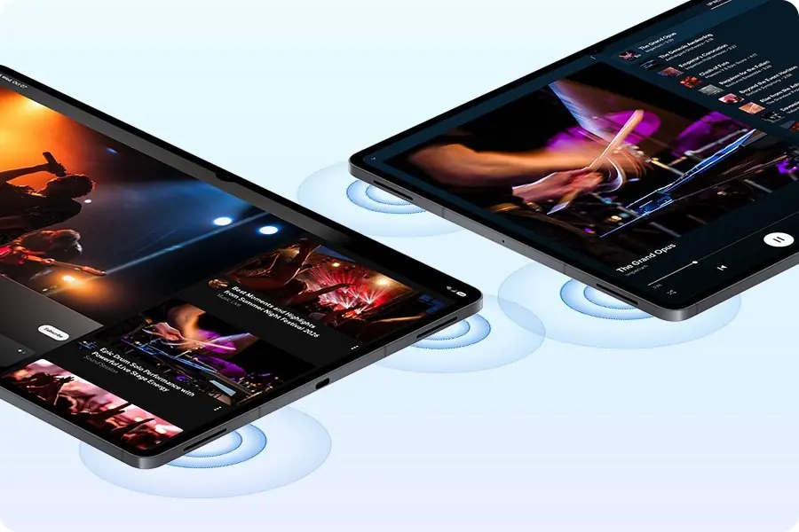 Dva tablety Galaxy Tab S12 Ultra přehrávají živý koncert, kolem nich se šíří zvukové vlny